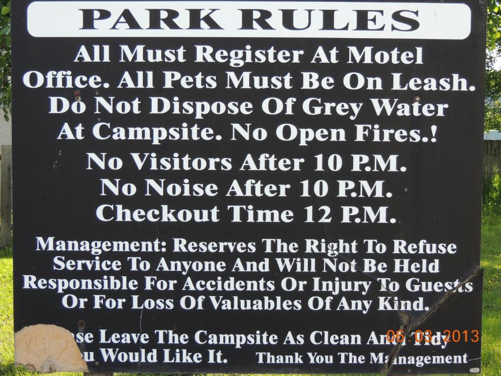 100 Mile Motel&RV Park 100 Mile House Buitenkant foto