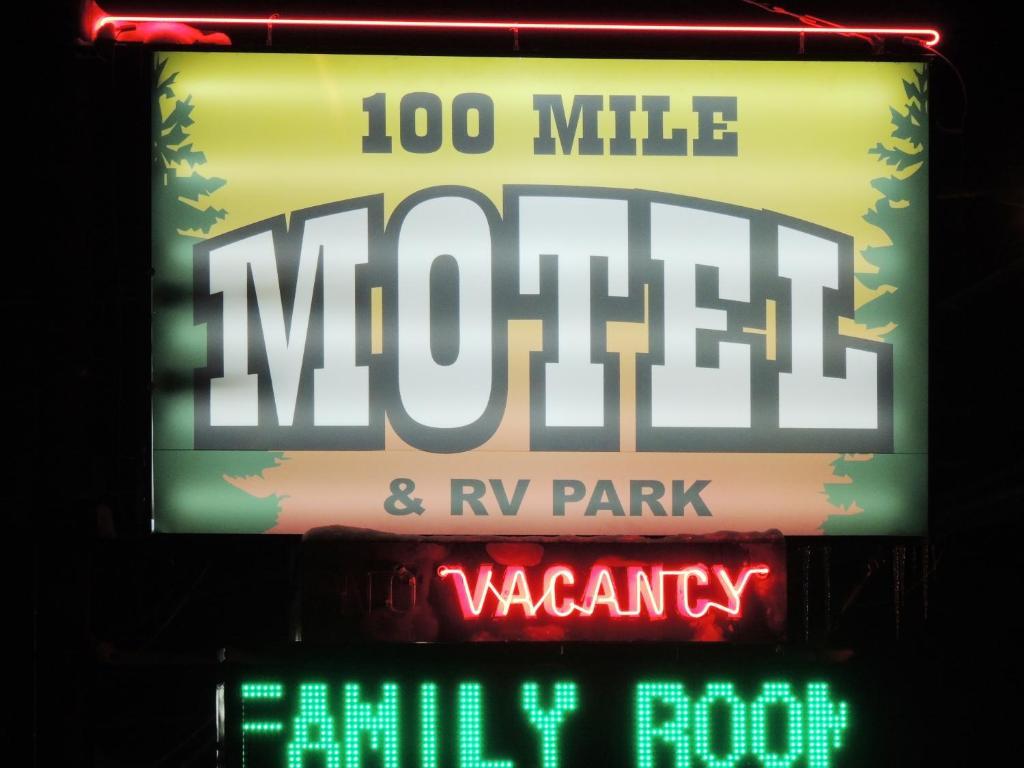 100 Mile Motel&RV Park 100 Mile House Buitenkant foto