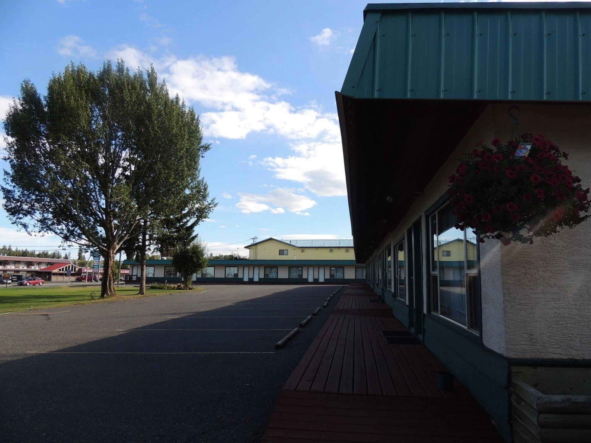 100 Mile Motel&RV Park 100 Mile House Buitenkant foto